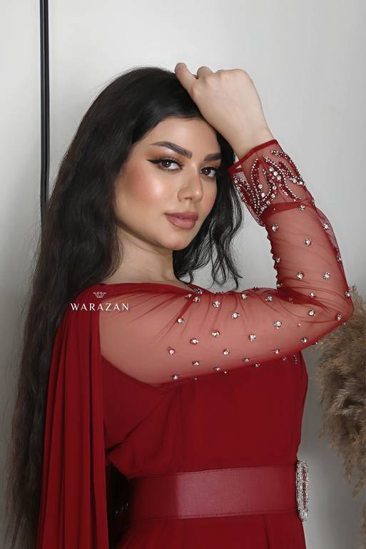 فستان سهرة باكمام شفافه و حزام من الخصر