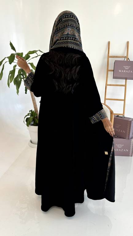 عباية مخمل واكمام كشميري