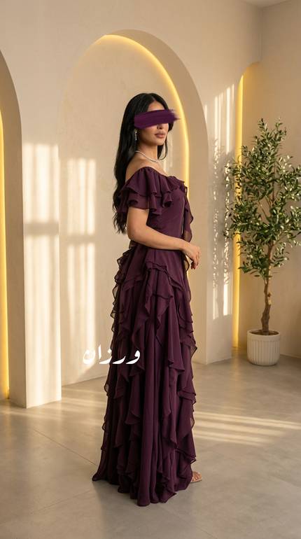 فستان ناعم بقصة من الكتف 