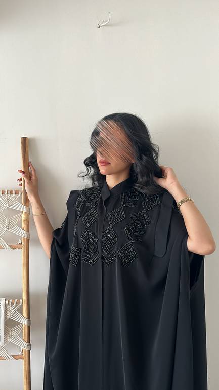 عباية بشت قطري مطرزة