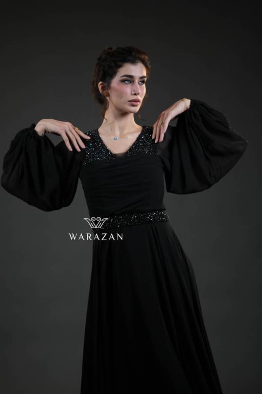 فستان سهرة طويل مع تطريز 