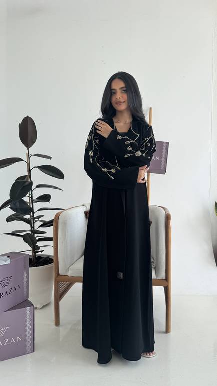 عباية بتطريز ذهبي 