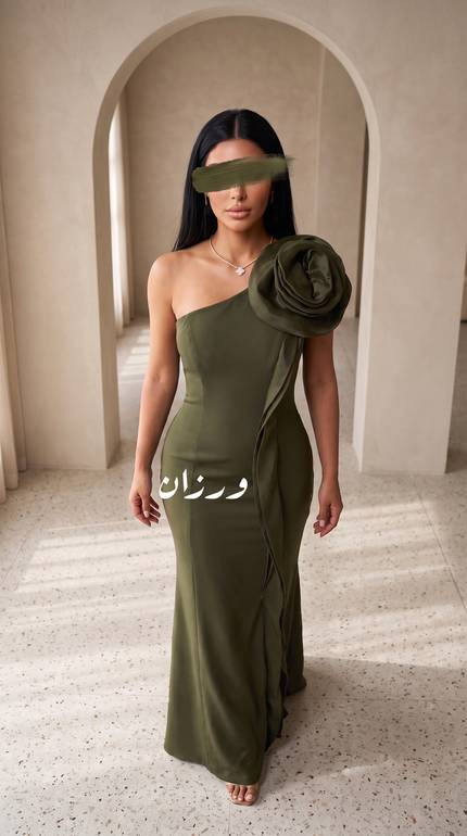 فستان سهرة وردة ثلاثية الأبعاد بتصميم راقٍ
