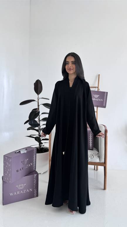 عباية بتطريز ورود من الخلف 