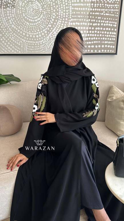 عباية قماش كريب ملكي تطريز يدوي