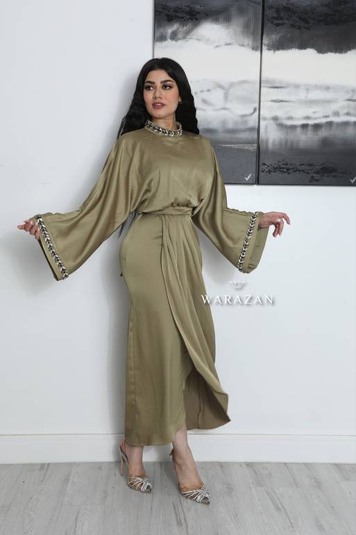 فستان ناعم باكمام وسيعة 