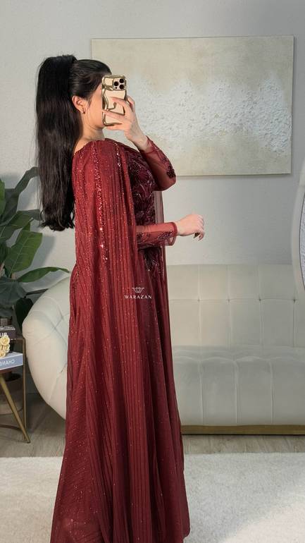فستان سهرة باكمام طويله و بتطريز 