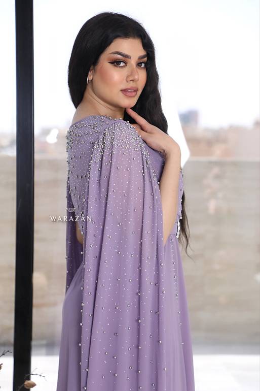 فستان سهرة ناعم بحزام من الخصر وألوان مختلفة