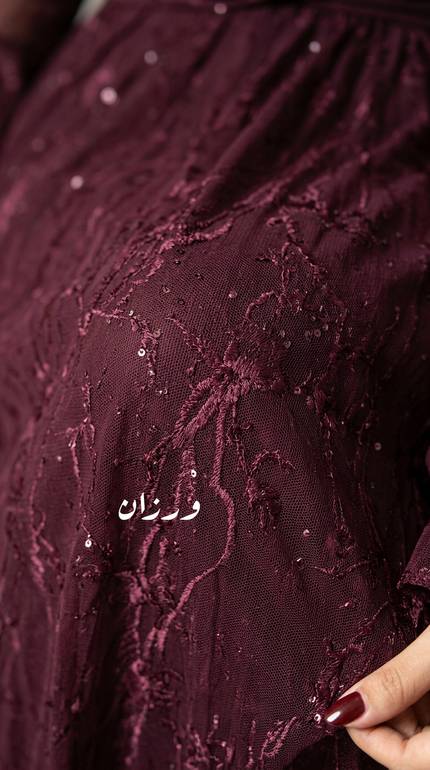 فستان سهرة بلمعة و بقصة من الخصر