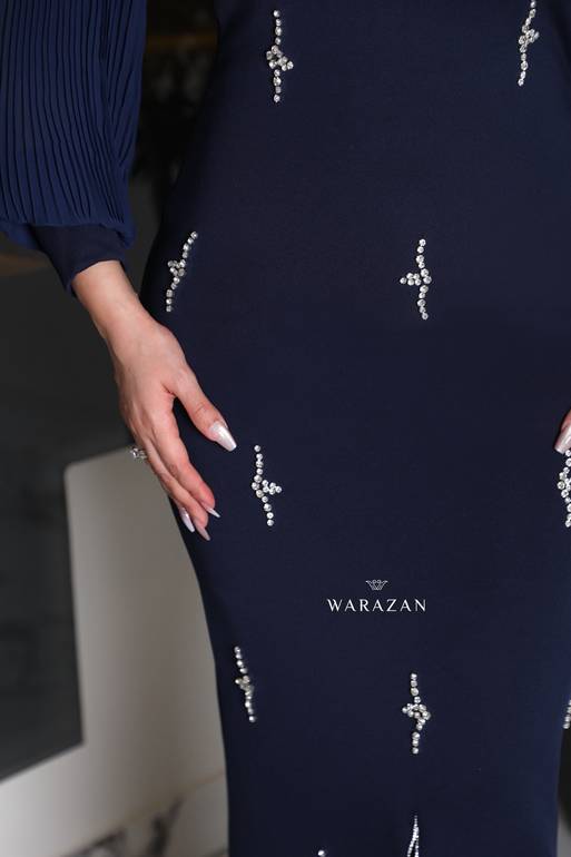 فستان سهرة ناعم مع اكمام بيليسيه 