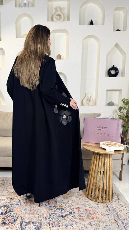 عباية بتدخيلة ورود من الجنب 