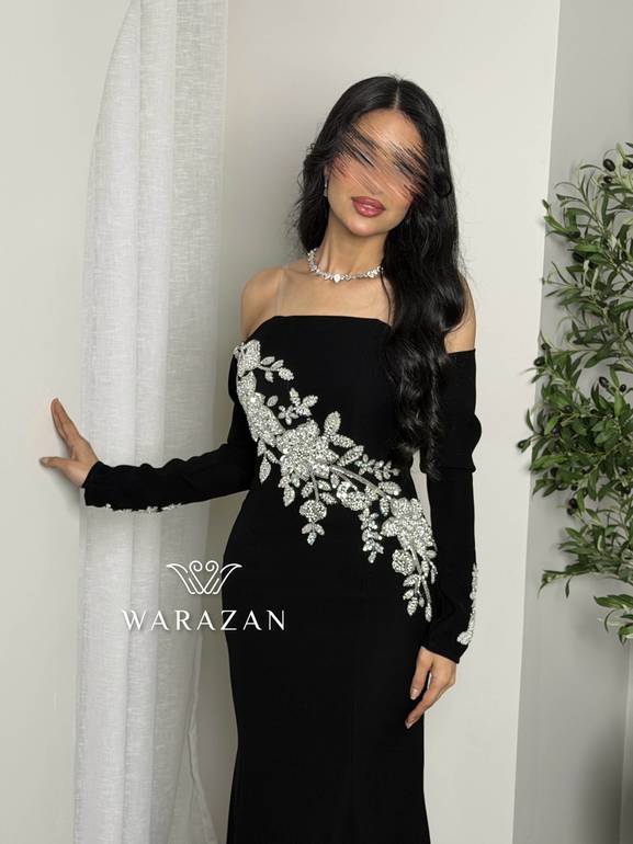 فستان سهرة أسود أوف شولدر بتطريز كريستال فضي 