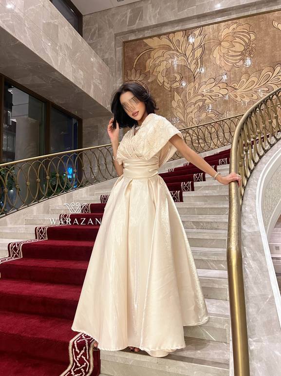فستان سهرة أنيق مع تطريز 