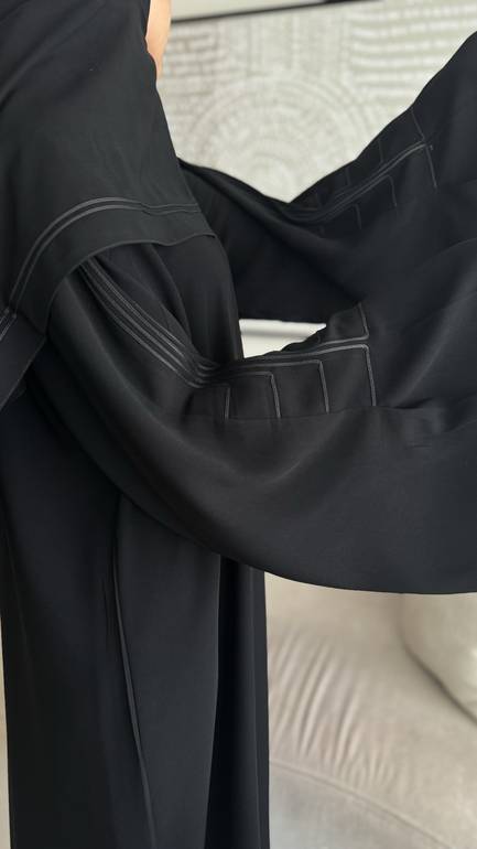 عباية عملية بأكمام البيشوب المطرزة للعيد