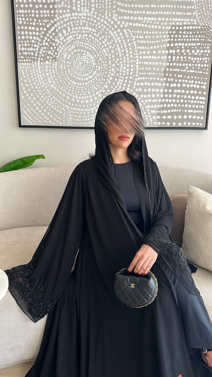 عباية راقية بتطريز شك من الاكمام