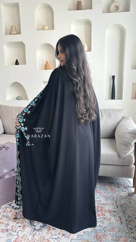 عباية بتطريز ورود 