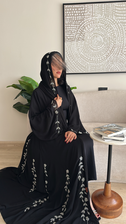 عباية إليجينت مطرزة
