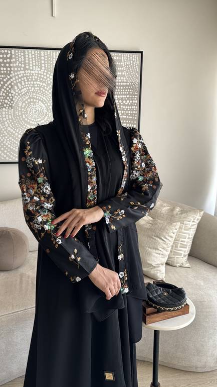 عباية ب أكمام مشجرة بألوان العيد 