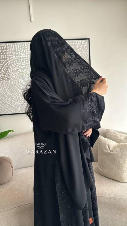 عباية سوداء مشجرة