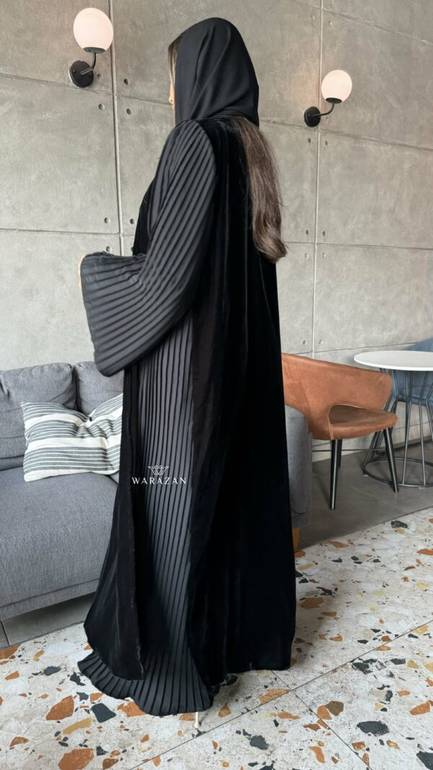 عباية شتوية مخمل ملكي بتدخيلة بليسيه جانبية