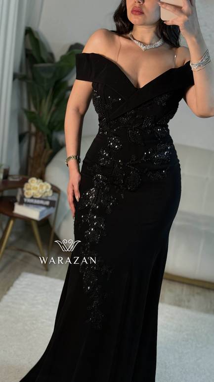 فستان سهرة بقصة صدر و كرستال اسود