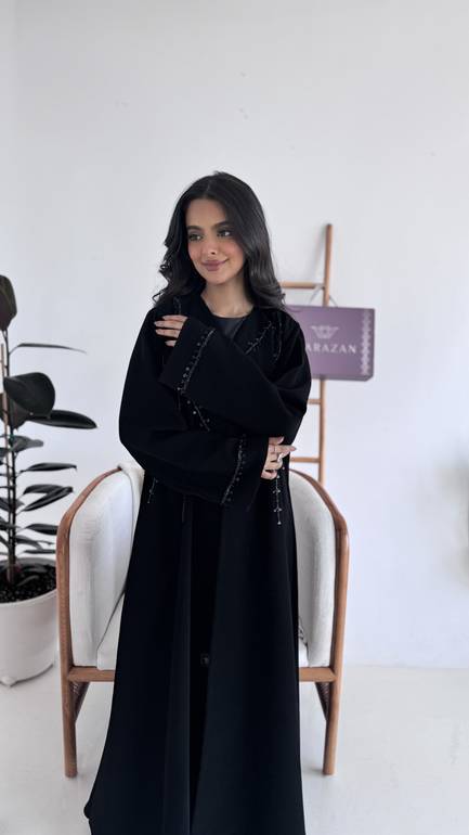 عباية بتطريز ناعم وانيق سراميك