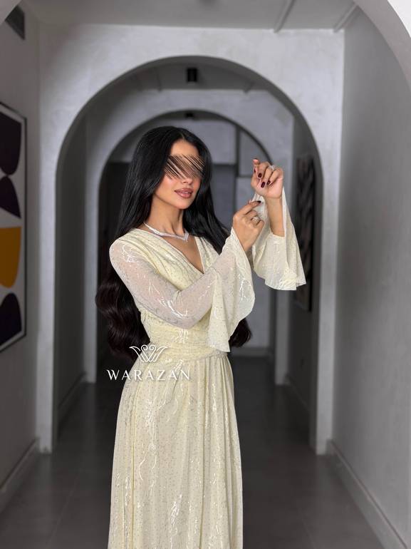 فستان سهرة بلمعة و بقصة من الخصر