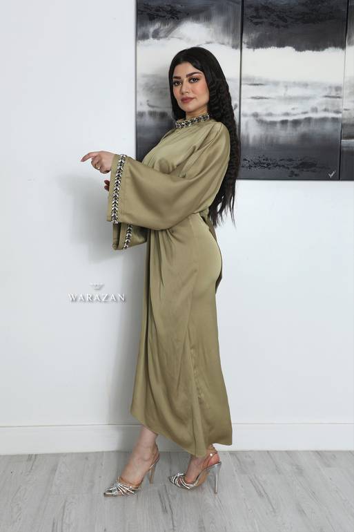 فستان ناعم باكمام وسيعة 