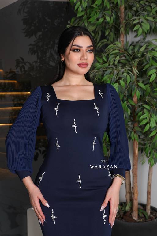 فستان سهرة ناعم مع اكمام بيليسيه 