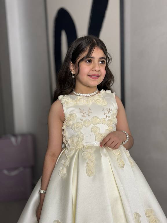 فستان بناتي بتدخيلة ورد و تل