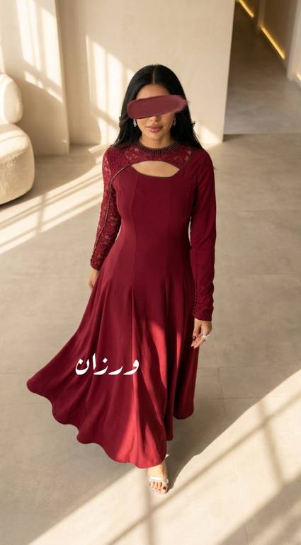 فستان سهرة بتدخيلة دانتيل من الكم 