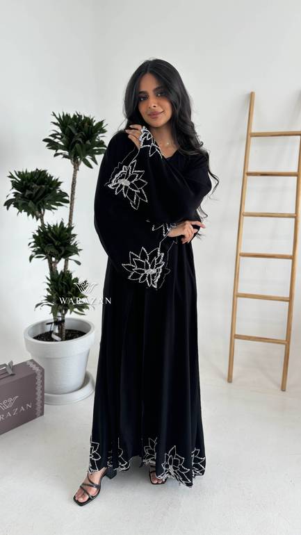 عباية بتطريز شك انيق 