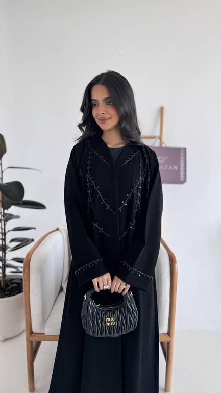 عباية بتطريز ناعم وانيق سراميك
