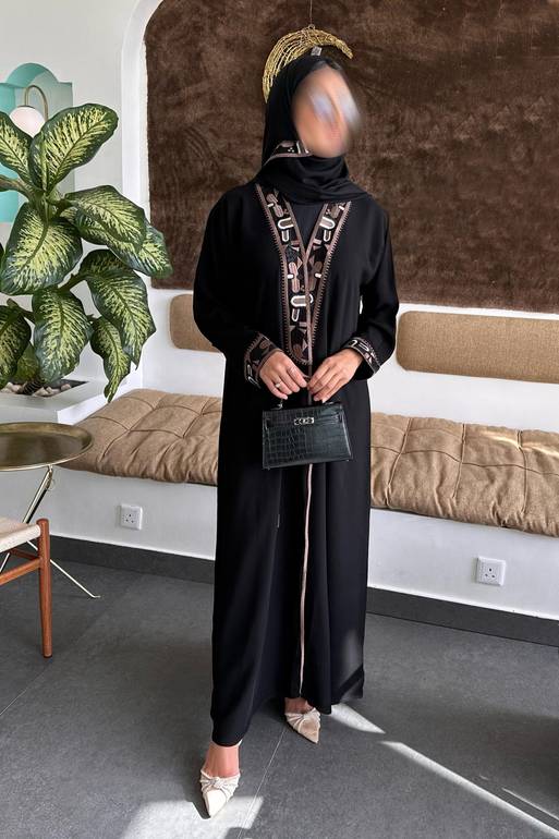 عباية كريب ملكي بتطريز بني مميز