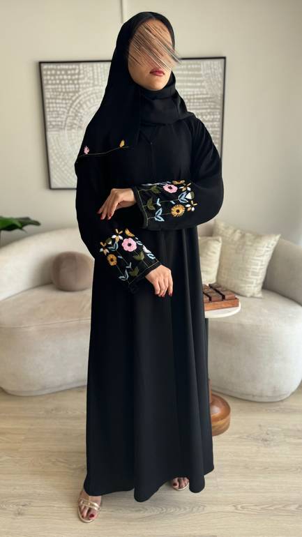 عباية برسم تشجيرة بتطريز يدوي 