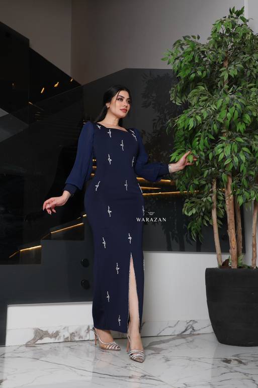 فستان سهرة ناعم مع اكمام بيليسيه 
