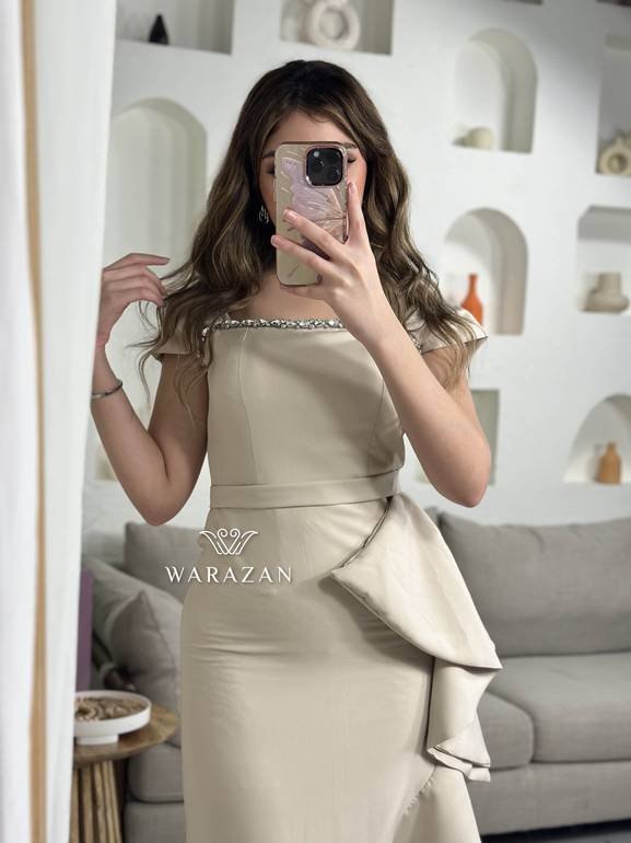 فستان ناعم بستايل من الخصر 