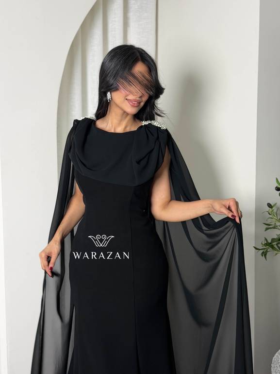 فستان سهرة أسود ملكي بكاب انسيابي فاخر