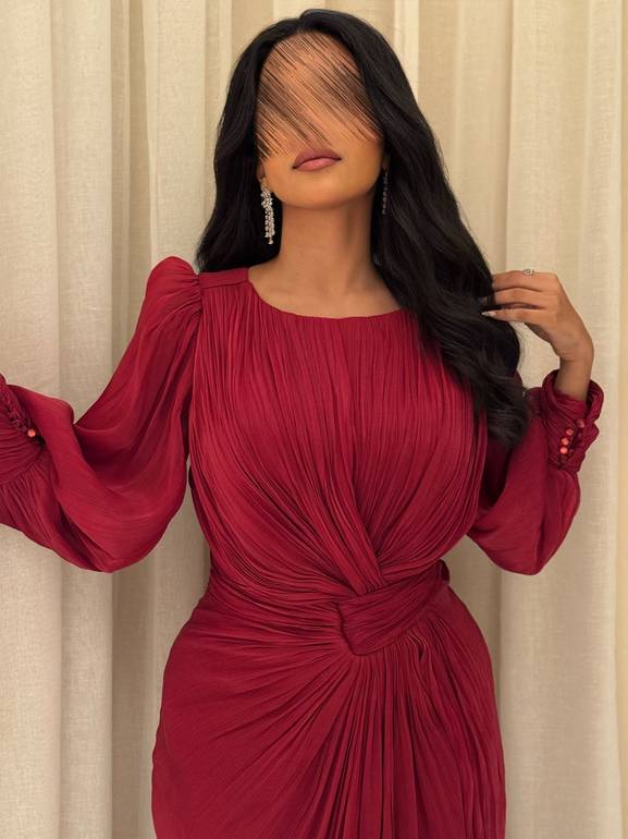 فستان سهرة ناعم بأكمام طويلة