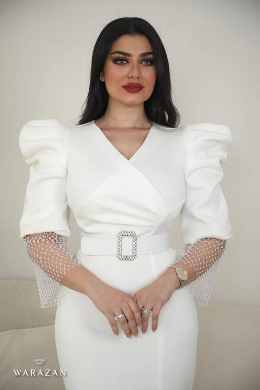 فستان سهرة ناعم ملكي بقصة أكمام جميلة