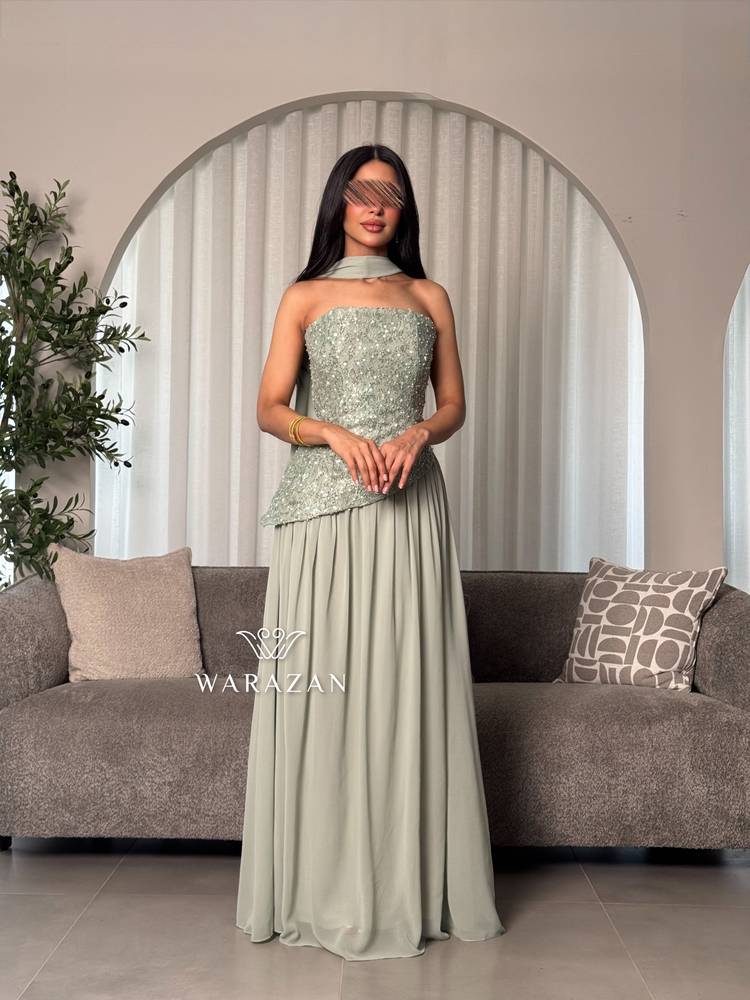فستان سهرة كورسيه مع شال انسيابي