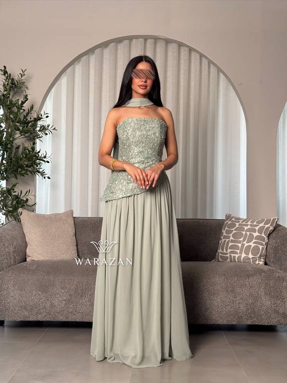 فستان سهرة كورسيه مع شال انسيابي