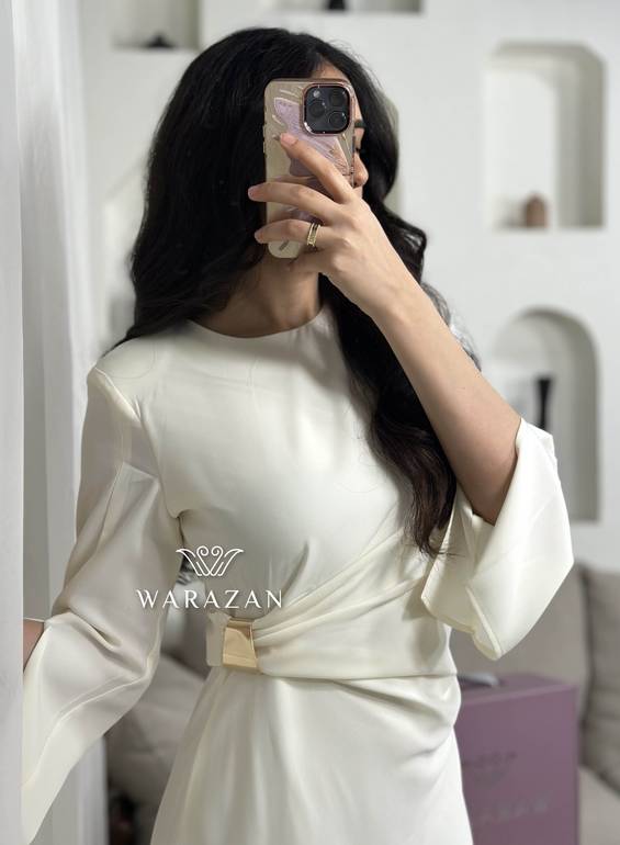 فستان سهرة ناعم بمسكه من الخصر