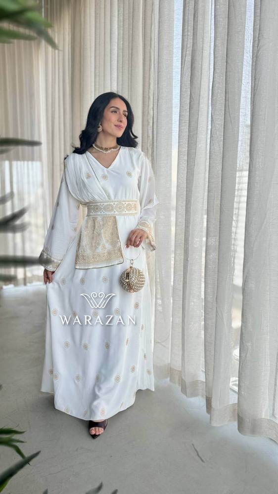 جلابية ساترة بتطريز ذهبي 