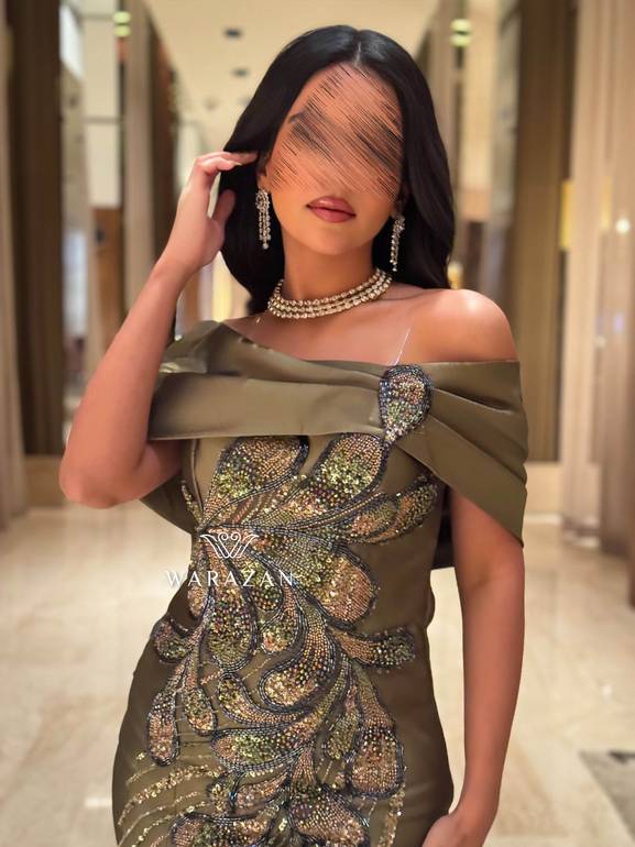 فساتين ورود بتصميم سهرة مع كسرات أنيقة