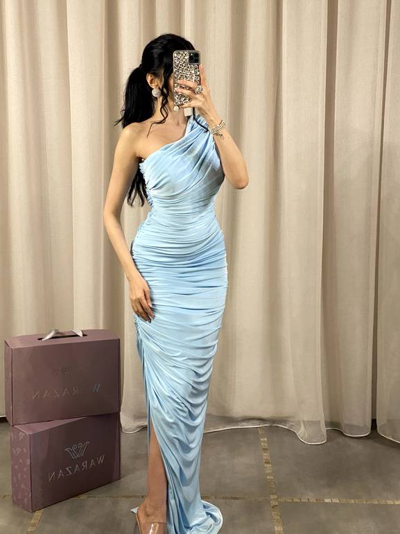 فستان سهرة ناعم ماسك بتمويج  