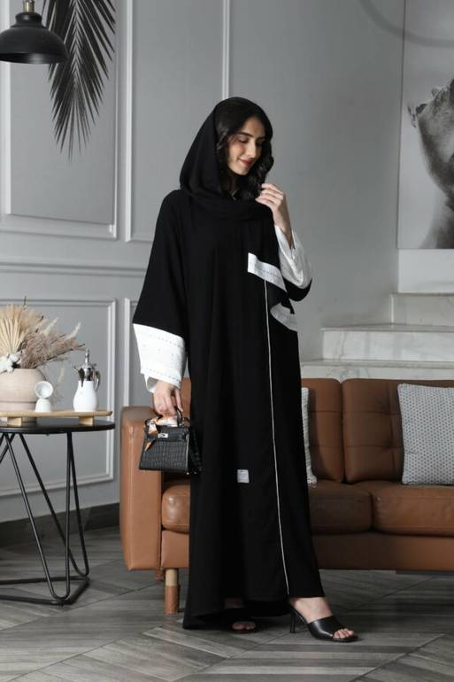عباية كريب راقية بأطراف كحلي أو أبيض