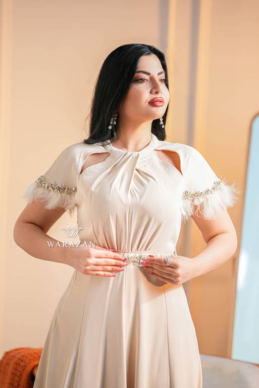 فستان سهرة ناعم مخمل بقصة من الصدر للأعياد