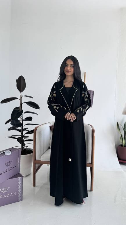 عباية بتطريز ذهبي 