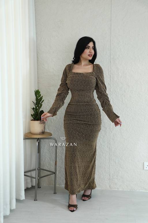 فستان سهرة ناعم بأكمام طويلة راقي وأنيق